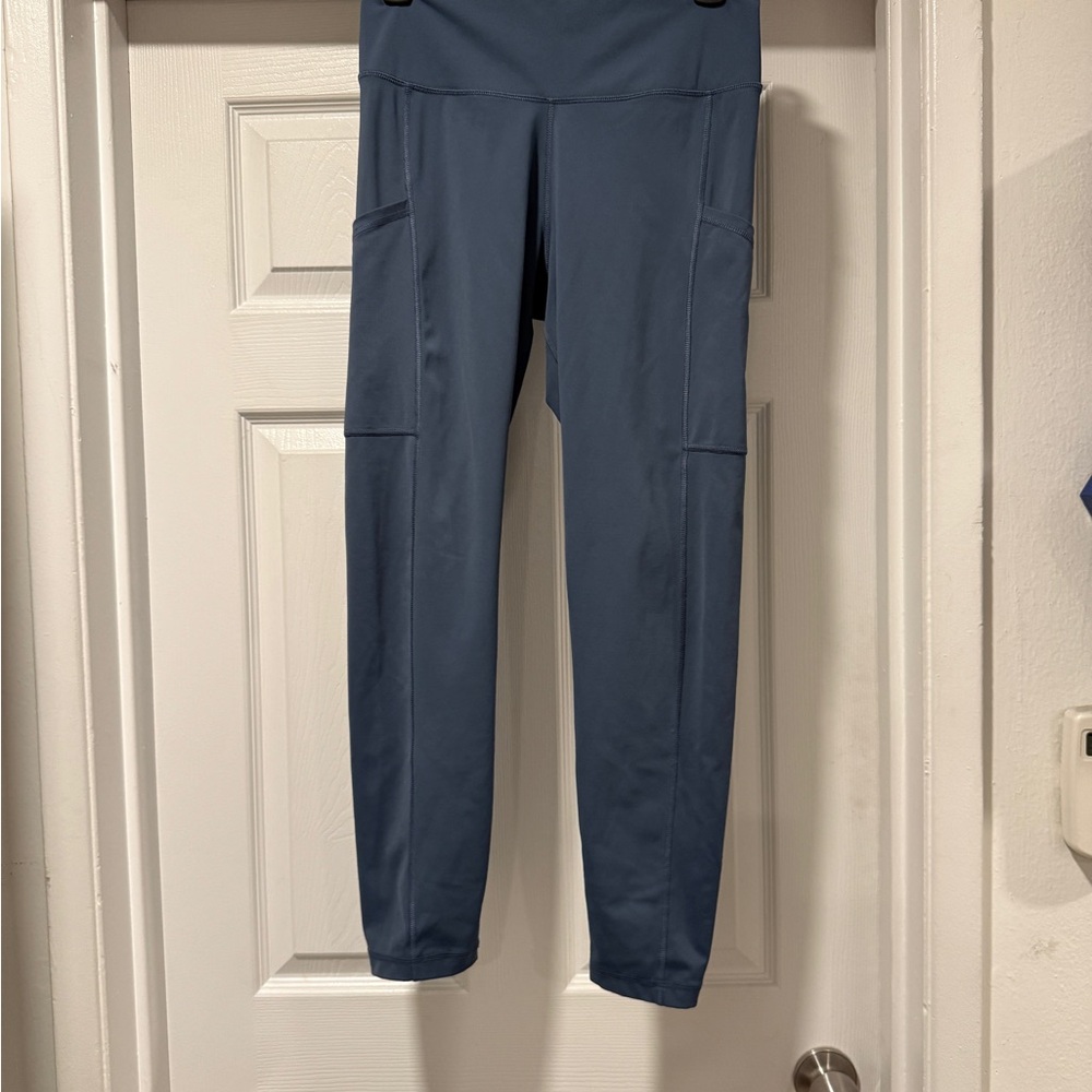 High-Waisted Blue Leggings with Side Pockets